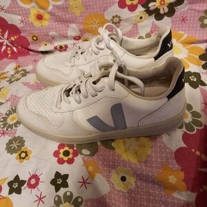 Veja sneakers size 7